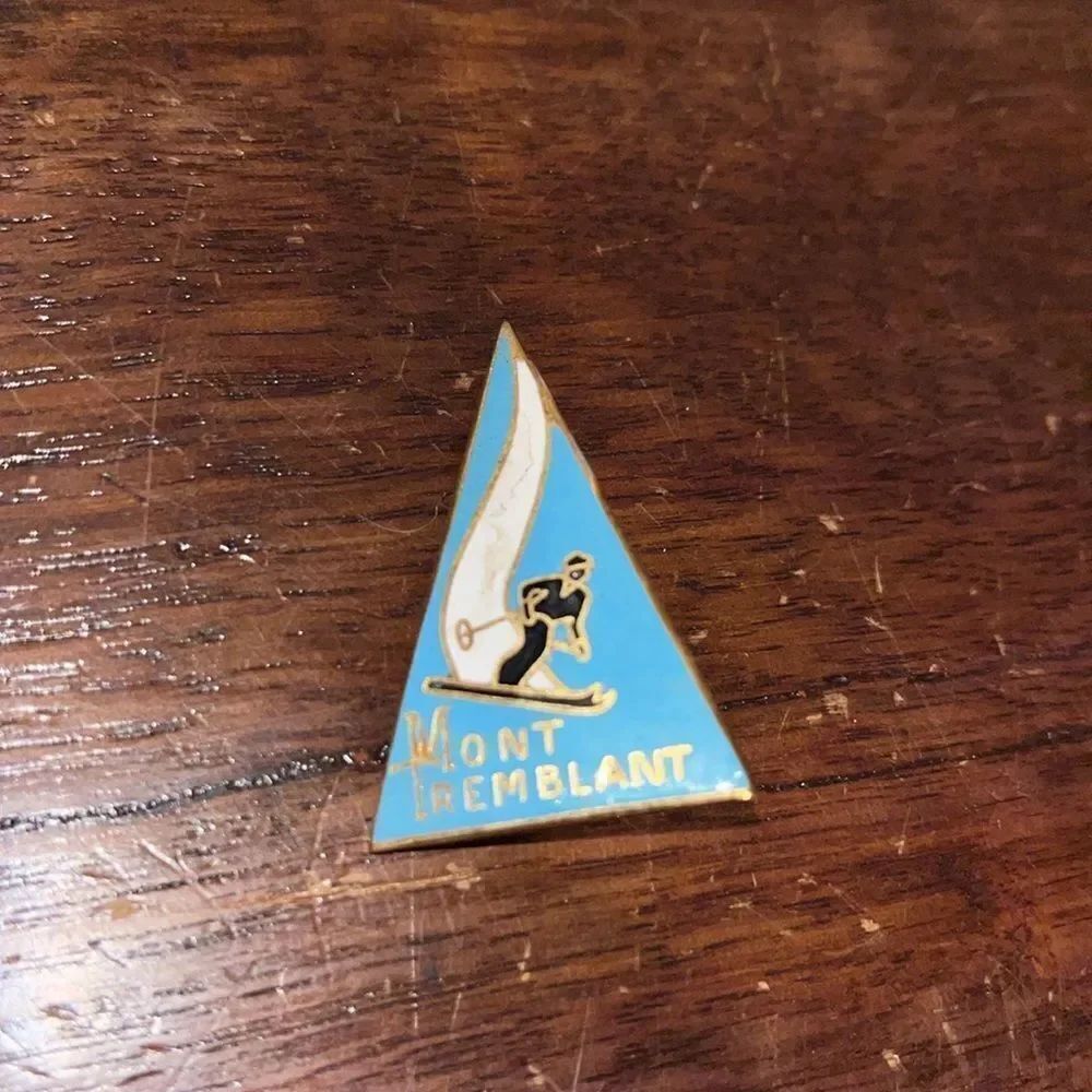 Vintage Mont Tremblant Town Canada Ski Winter Resort Mountain Button Pin Pinback